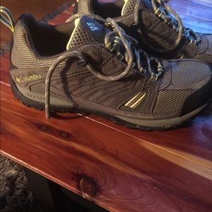 Ladies Columbia tennis shoes